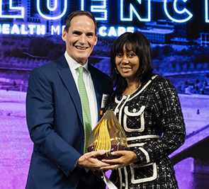 Niki Lee Donawa, Chief Community Relations Officer at University Health in Kansas City, Mo., receives MHA's Visionary Leadership Award