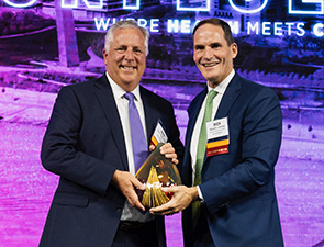 Sean Hogan, President of Mercy South in St. Louis (left), is presented MHA's Visionary Leadership Award by Rich Liekweg, President and CEO of BJC HealthCare and MHA Board Chair (right). 